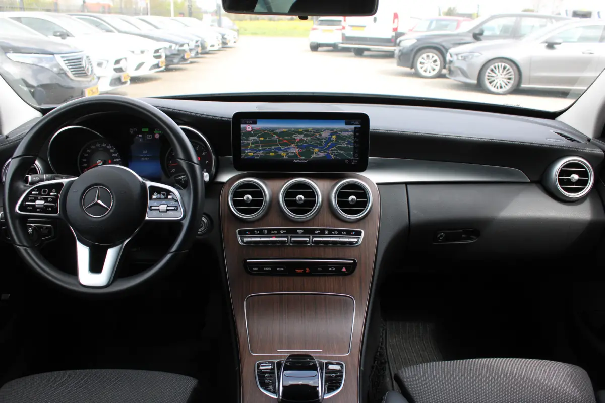 300e AUT9 AMG Line KEY-LESS GO COMAND CARPLAY
