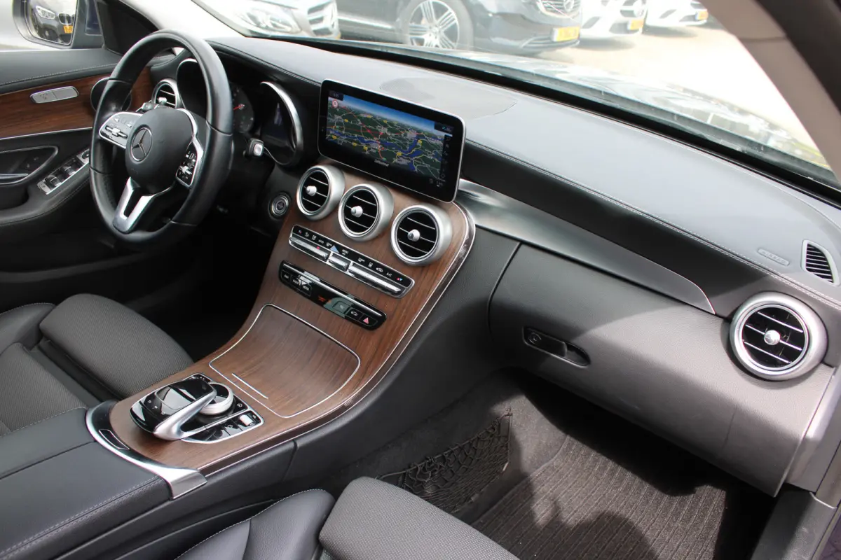 300e AUT9 AMG Line KEY-LESS GO COMAND CARPLAY