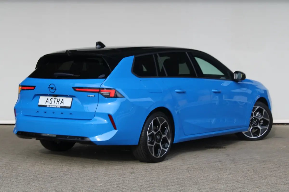 GS - Hybrid | Afneembare trekhaak | Alcantara bekleding | Elektr. vertsel. stoel(en) | 18" lichtmetaal | Voorraadvoordeel !