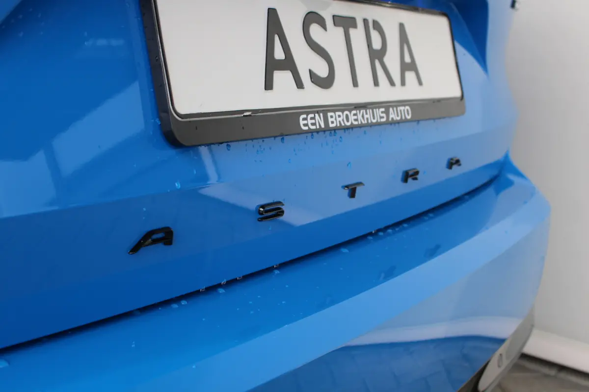 GS - Hybrid | Afneembare trekhaak | Alcantara bekleding | Elektr. vertsel. stoel(en) | 18" lichtmetaal | Voorraadvoordeel !