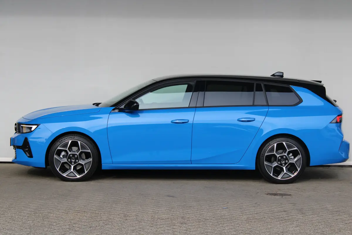 GS - Hybrid | Afneembare trekhaak | Alcantara bekleding | Elektr. vertsel. stoel(en) | 18" lichtmetaal | Voorraadvoordeel !