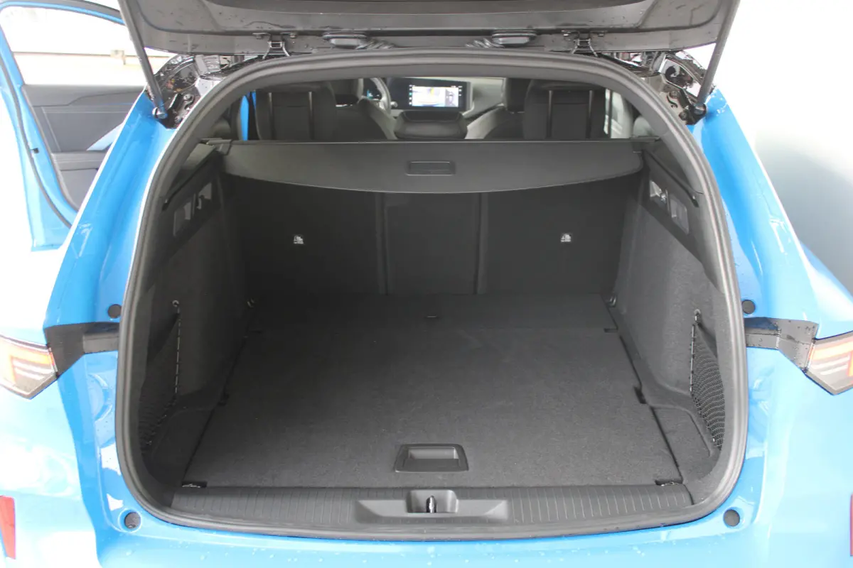 GS - Hybrid | Afneembare trekhaak | Alcantara bekleding | Elektr. vertsel. stoel(en) | 18" lichtmetaal | Voorraadvoordeel !