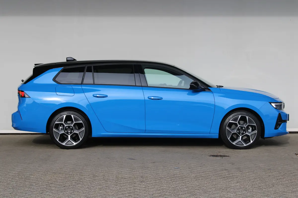 GS - Hybrid | Afneembare trekhaak | Alcantara bekleding | Elektr. vertsel. stoel(en) | 18" lichtmetaal | Voorraadvoordeel !