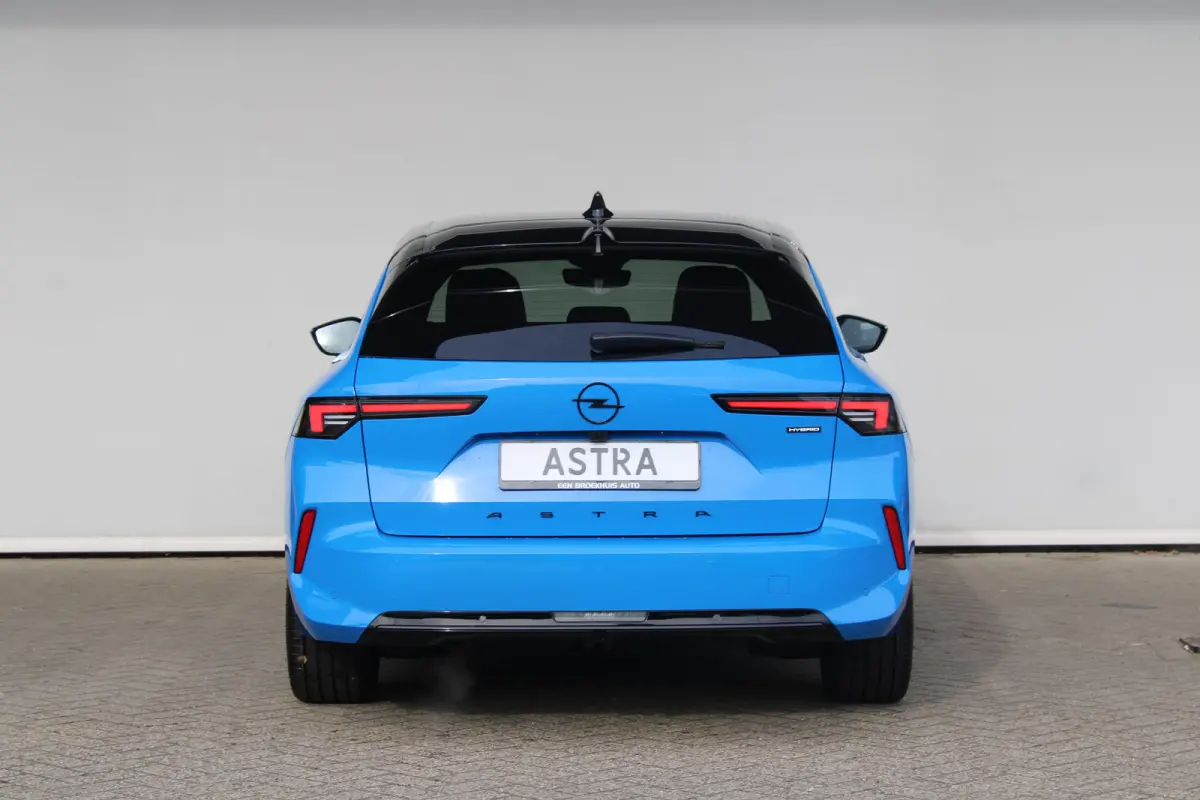 GS - Hybrid | Afneembare trekhaak | Alcantara bekleding | Elektr. vertsel. stoel(en) | 18" lichtmetaal | Voorraadvoordeel !