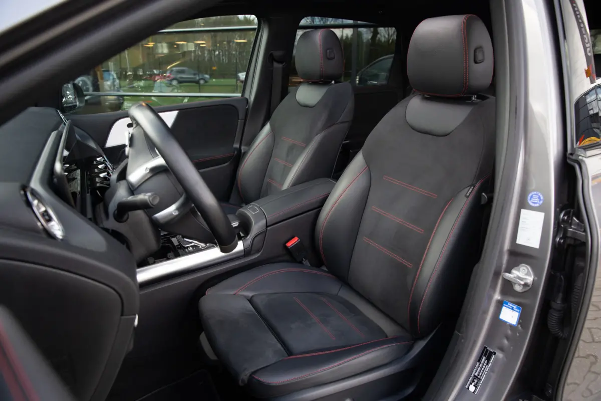 250 e Premium Plus AMG , Panoramadak, Burmester, Trekhaak, Head-up display,