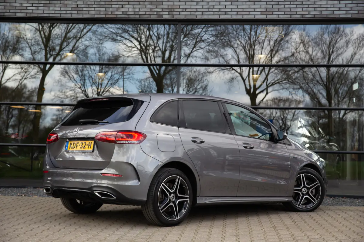 250 e Premium Plus AMG , Panoramadak, Burmester, Trekhaak, Head-up display,