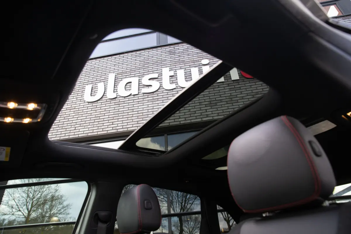 250 e Premium Plus AMG , Panoramadak, Burmester, Trekhaak, Head-up display,