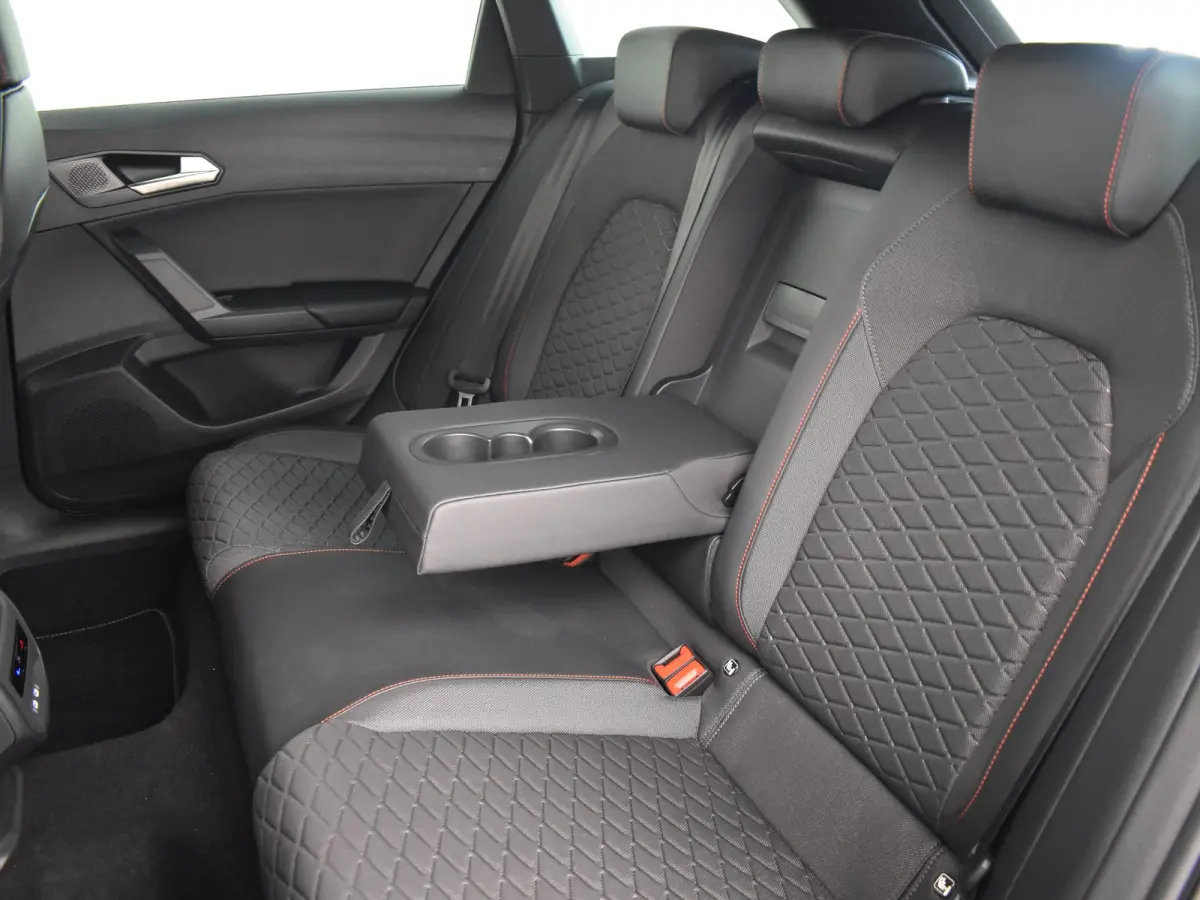 FR Business - eHybrid 18'' LMV Performance | Trekhaak | App-Connect Draadloos | Stoel + Stuur Verwarming | Camera