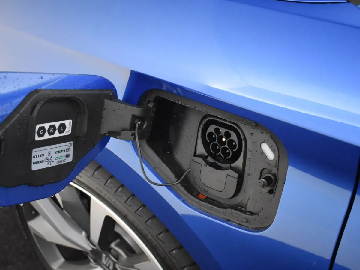 FR Business - eHybrid 18'' LMV Performance | Trekhaak | App-Connect Draadloos | Stoel + Stuur Verwarming | Camera