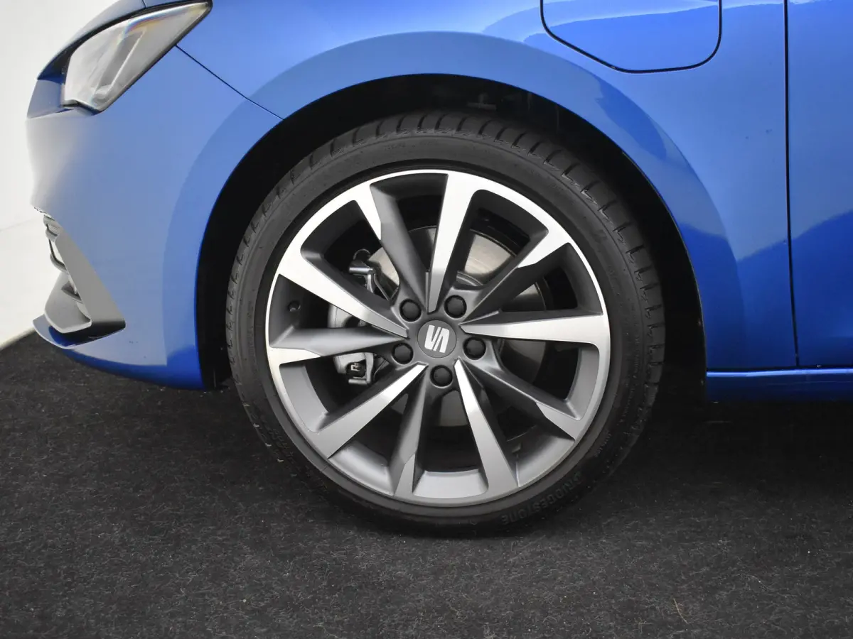 FR Business - eHybrid 18'' LMV Performance | Trekhaak | App-Connect Draadloos | Stoel + Stuur Verwarming | Camera