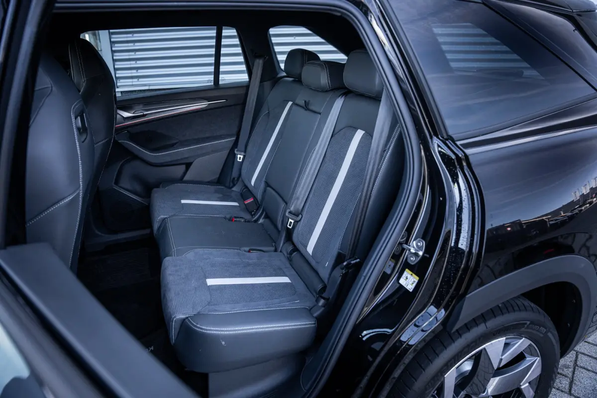 1.5 TSI PHEV Sportline Business | Achteruitrijcamera | Trekhaak uitklapbaar | Voorstoelen verwarmd