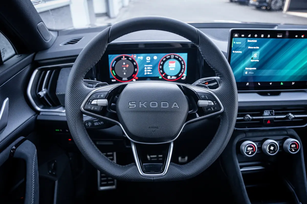 1.5 TSI PHEV Sportline Business | Achteruitrijcamera | Trekhaak uitklapbaar | Voorstoelen verwarmd