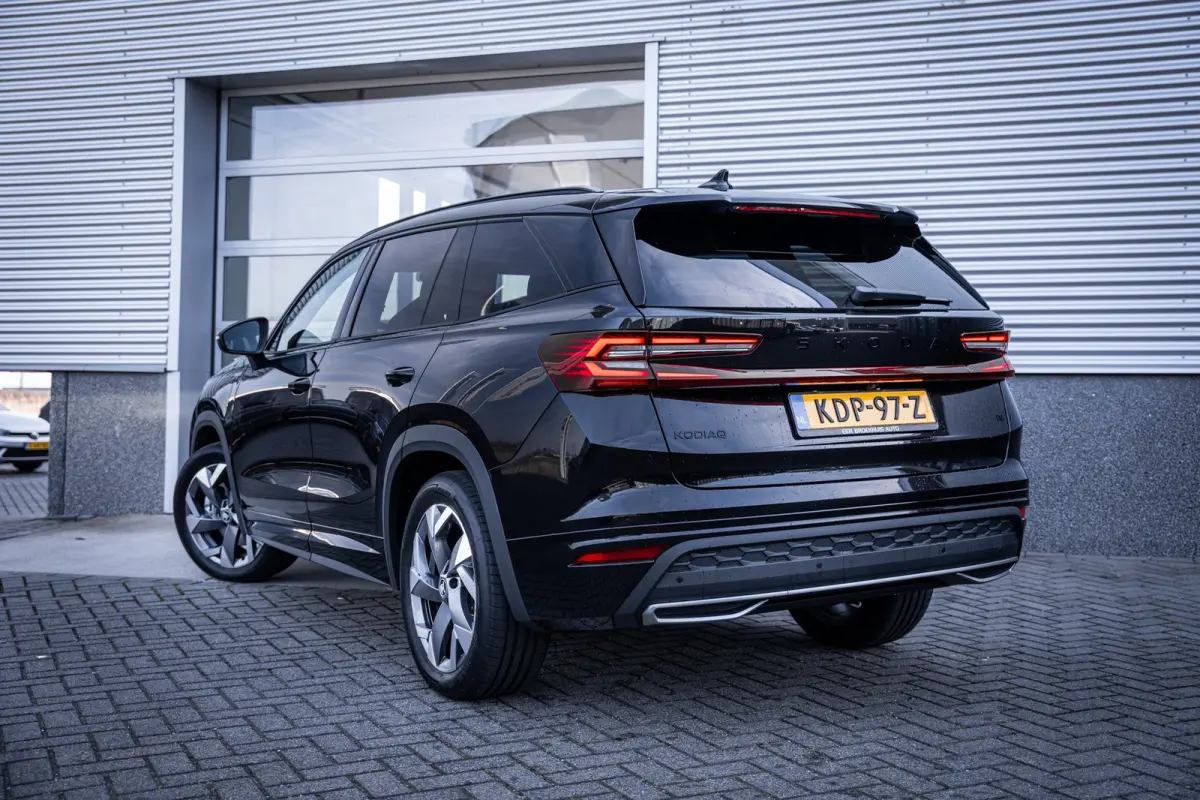 1.5 TSI PHEV Sportline Business | Achteruitrijcamera | Trekhaak uitklapbaar | Voorstoelen verwarmd