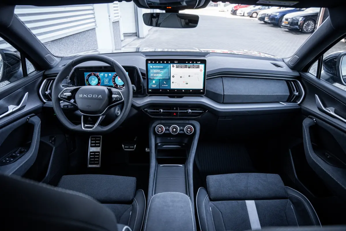 1.5 TSI PHEV Sportline Business | Achteruitrijcamera | Trekhaak uitklapbaar | Voorstoelen verwarmd