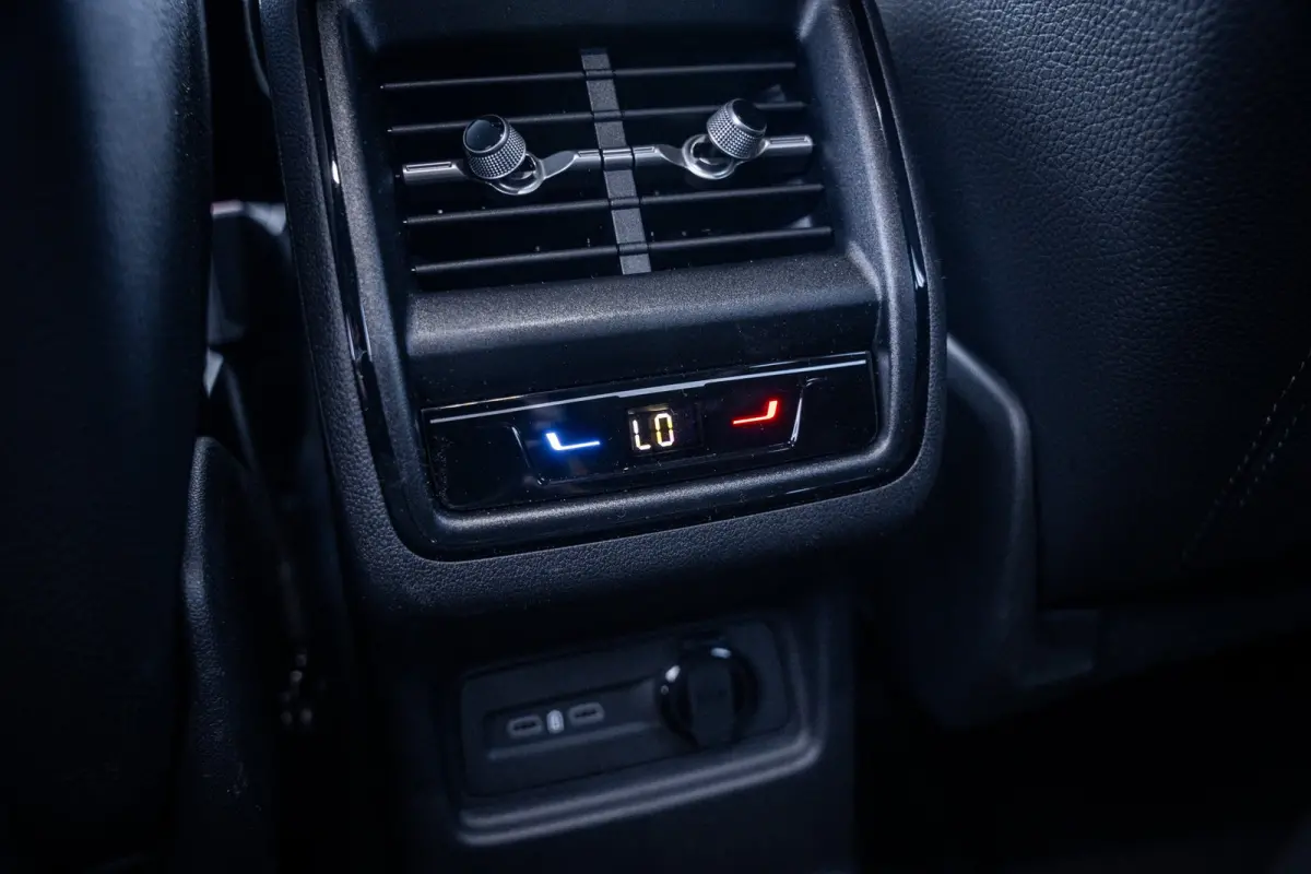 1.5 TSI PHEV Sportline Business | Achteruitrijcamera | Trekhaak uitklapbaar | Voorstoelen verwarmd