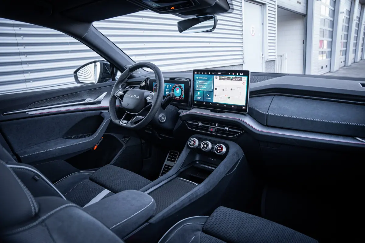 1.5 TSI PHEV Sportline Business | Achteruitrijcamera | Trekhaak uitklapbaar | Voorstoelen verwarmd