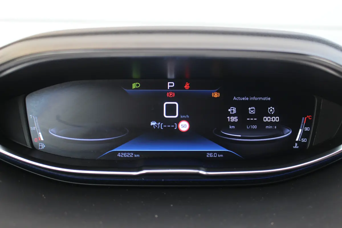 1.2 GT Line Avantage Aut. | Elec. Achterklep | Camera | Pdc | Navi | Cruise | Carplay | | Achterbank in delen neerklapbaar | Afwijkende dakkleur | Alarm klasse 1(startblokkering)| Elec. Acht