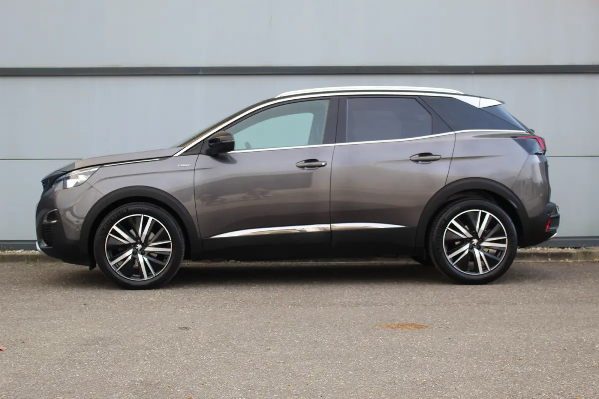 1.2 GT Line Avantage Aut. | Elec. Achterklep | Camera | Pdc | Navi | Cruise | Carplay | | Achterbank in delen neerklapbaar | Afwijkende dakkleur | Alarm klasse 1(startblokkering)| Elec. Acht