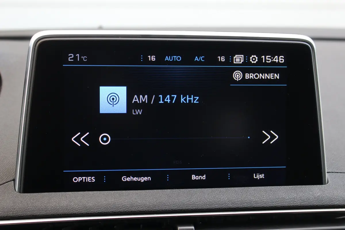 1.2 GT Line Avantage Aut. | Elec. Achterklep | Camera | Pdc | Navi | Cruise | Carplay | | Achterbank in delen neerklapbaar | Afwijkende dakkleur | Alarm klasse 1(startblokkering)| Elec. Acht