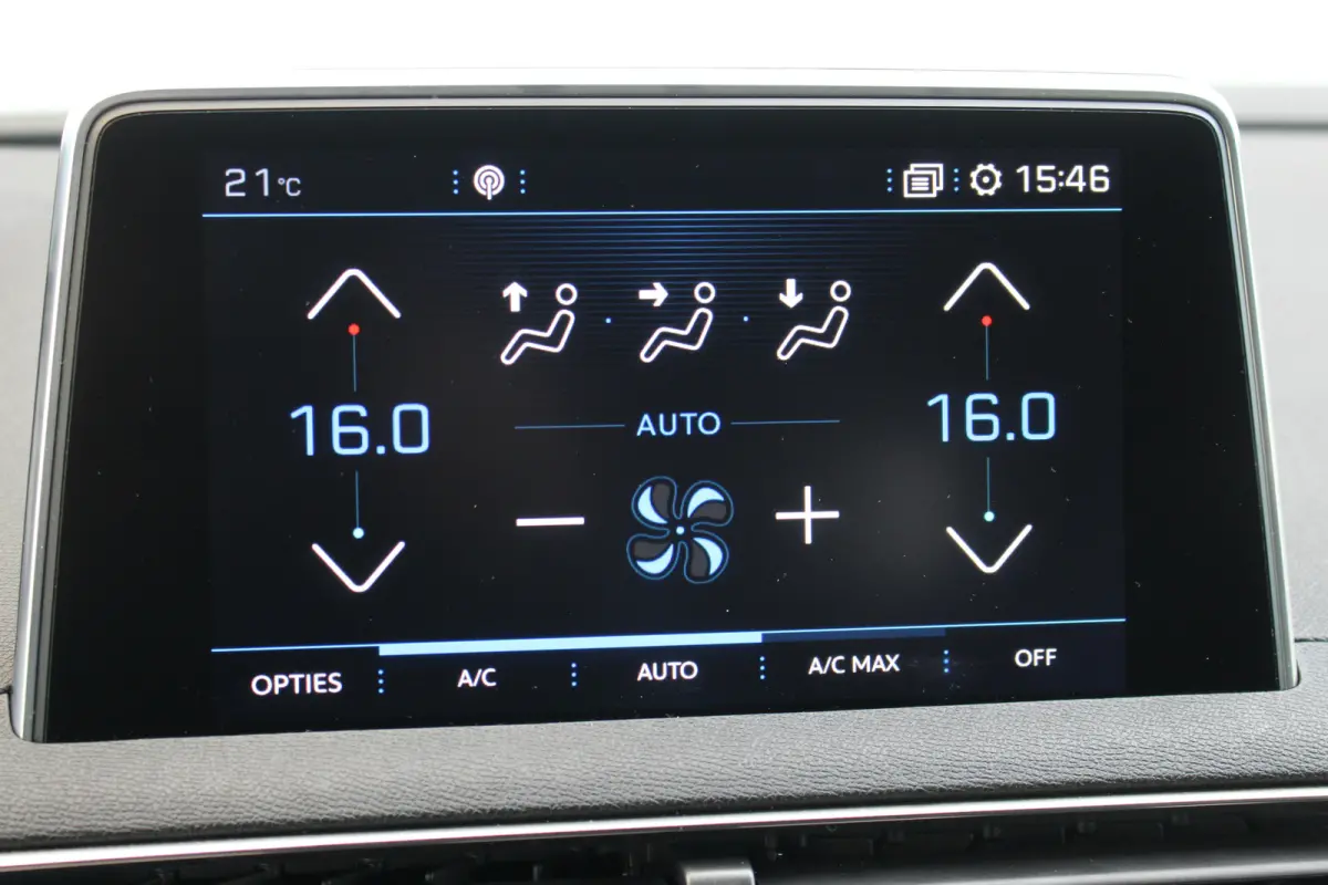 1.2 GT Line Avantage Aut. | Elec. Achterklep | Camera | Pdc | Navi | Cruise | Carplay | | Achterbank in delen neerklapbaar | Afwijkende dakkleur | Alarm klasse 1(startblokkering)| Elec. Acht