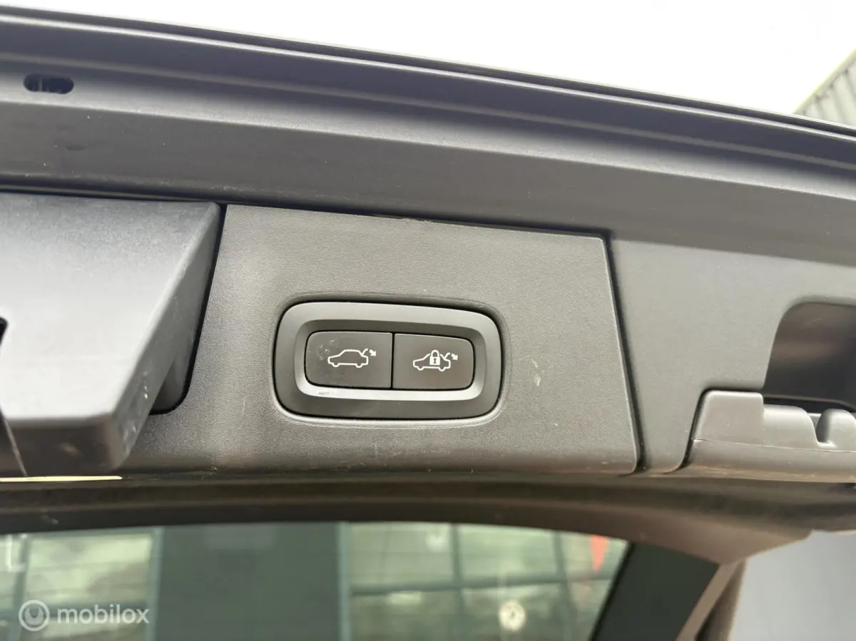 2.0 T5 90th Anniversary Edition