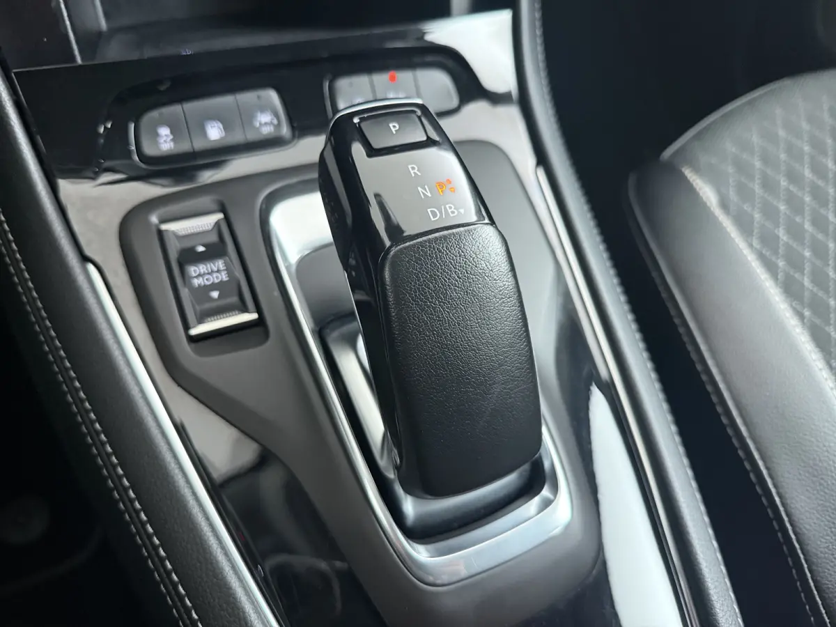 1.6 Turbo Hybrid Business Edition / Navigatie / Camera / Parkeersensoren / ECC / Carplay / 18'' LMV