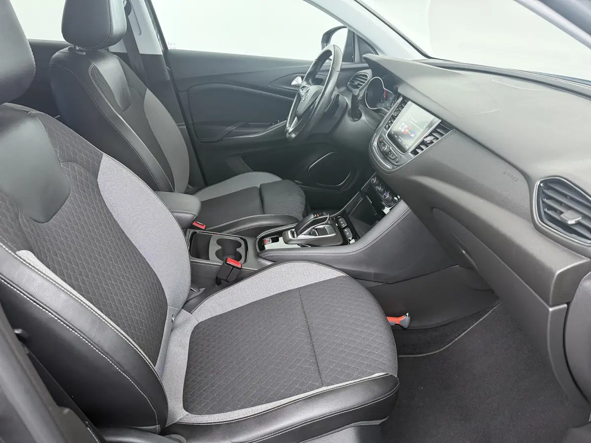 1.6 Turbo Hybrid Business Edition / Navigatie / Camera / Parkeersensoren / ECC / Carplay / 18'' LMV