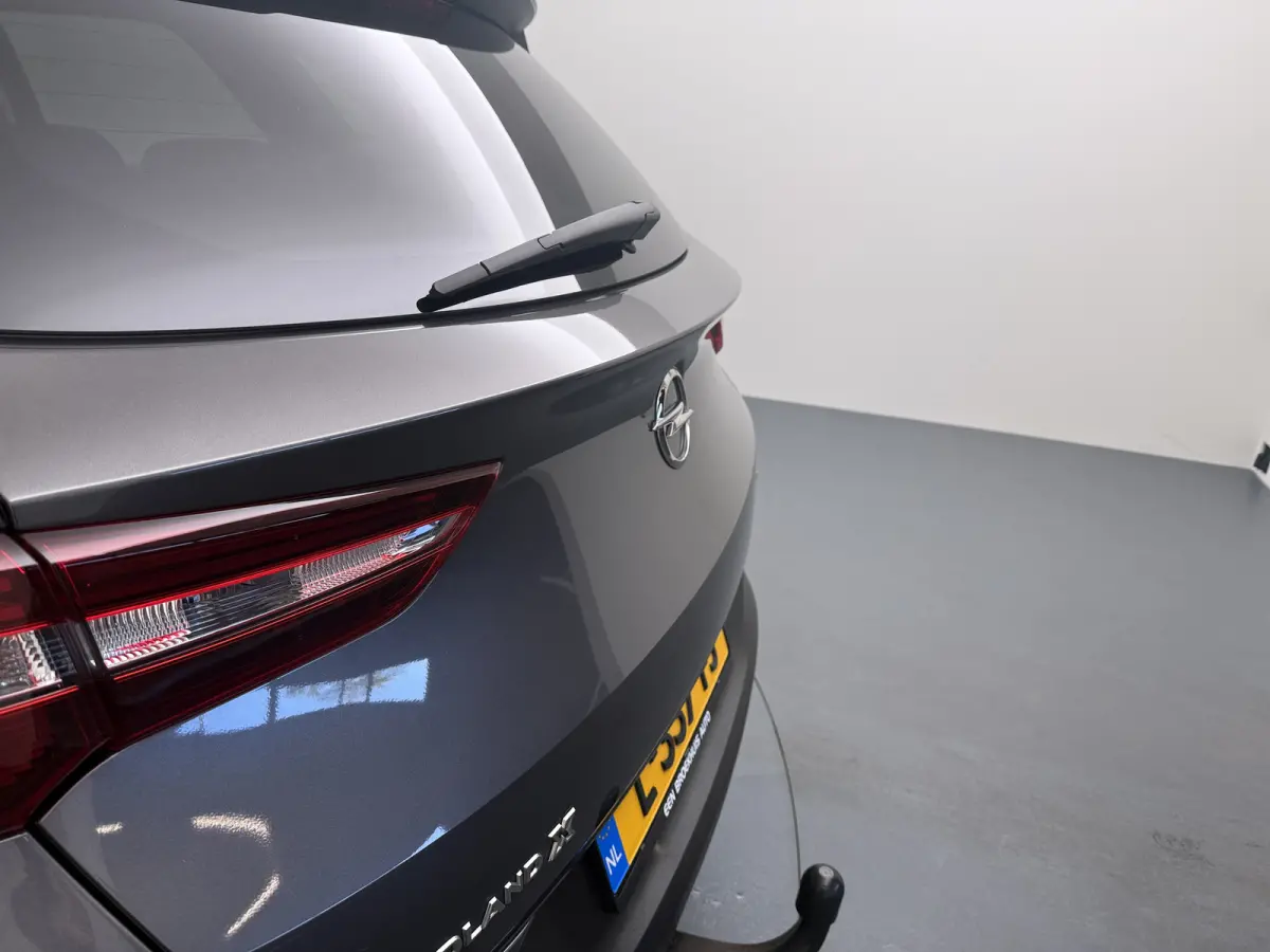 1.6 Turbo Hybrid Business Edition / Navigatie / Camera / Parkeersensoren / ECC / Carplay / 18'' LMV
