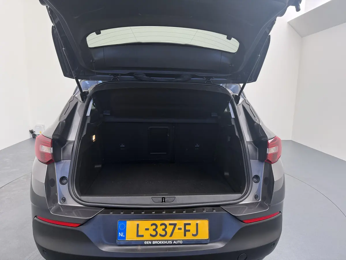 1.6 Turbo Hybrid Business Edition / Navigatie / Camera / Parkeersensoren / ECC / Carplay / 18'' LMV