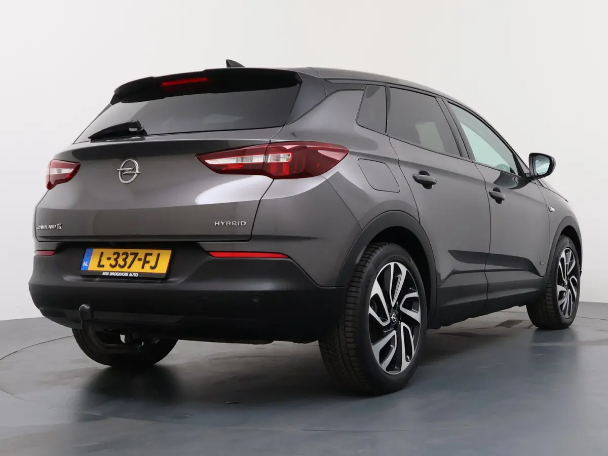 1.6 Turbo Hybrid Business Edition / Navigatie / Camera / Parkeersensoren / ECC / Carplay / 18'' LMV