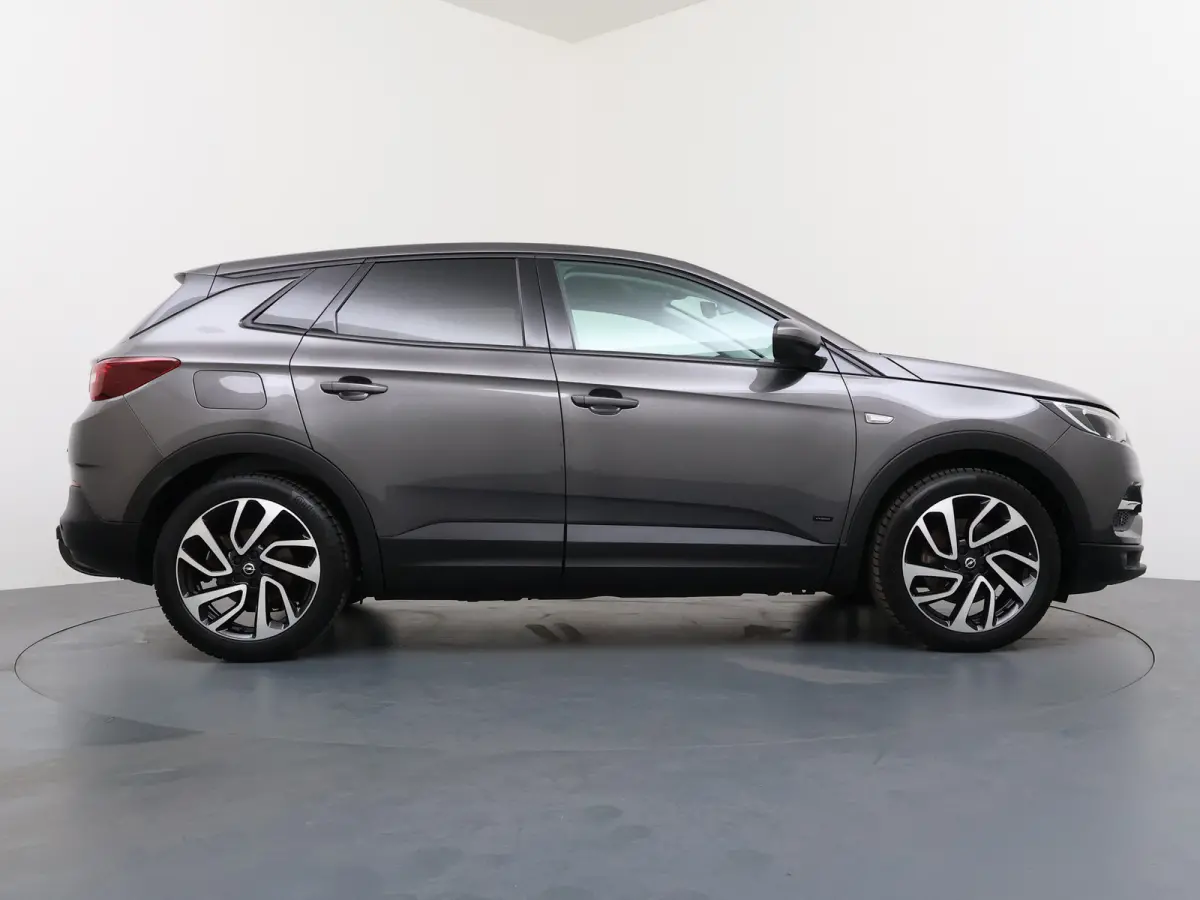 1.6 Turbo Hybrid Business Edition / Navigatie / Camera / Parkeersensoren / ECC / Carplay / 18'' LMV