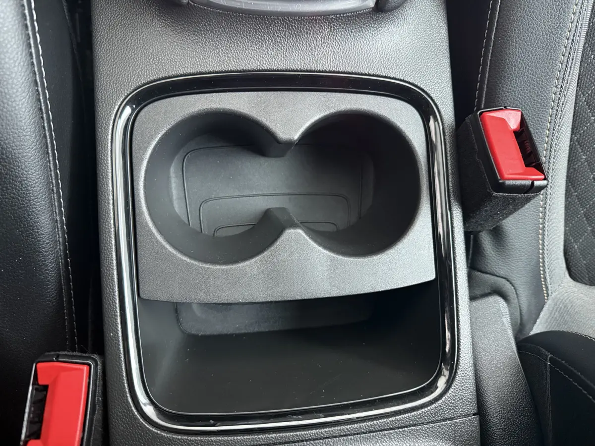 1.6 Turbo Hybrid Business Edition / Navigatie / Camera / Parkeersensoren / ECC / Carplay / 18'' LMV