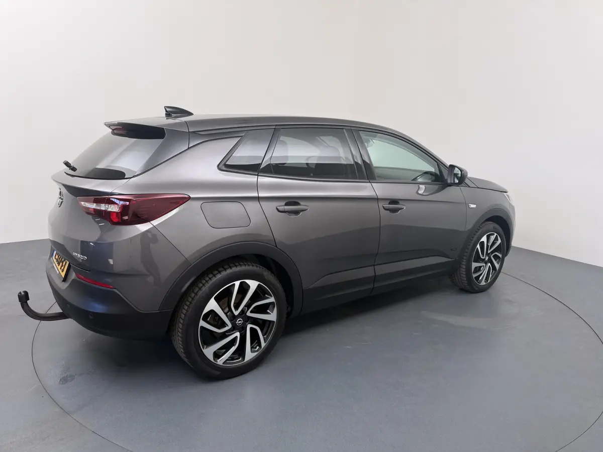 1.6 Turbo Hybrid Business Edition / Navigatie / Camera / Parkeersensoren / ECC / Carplay / 18'' LMV
