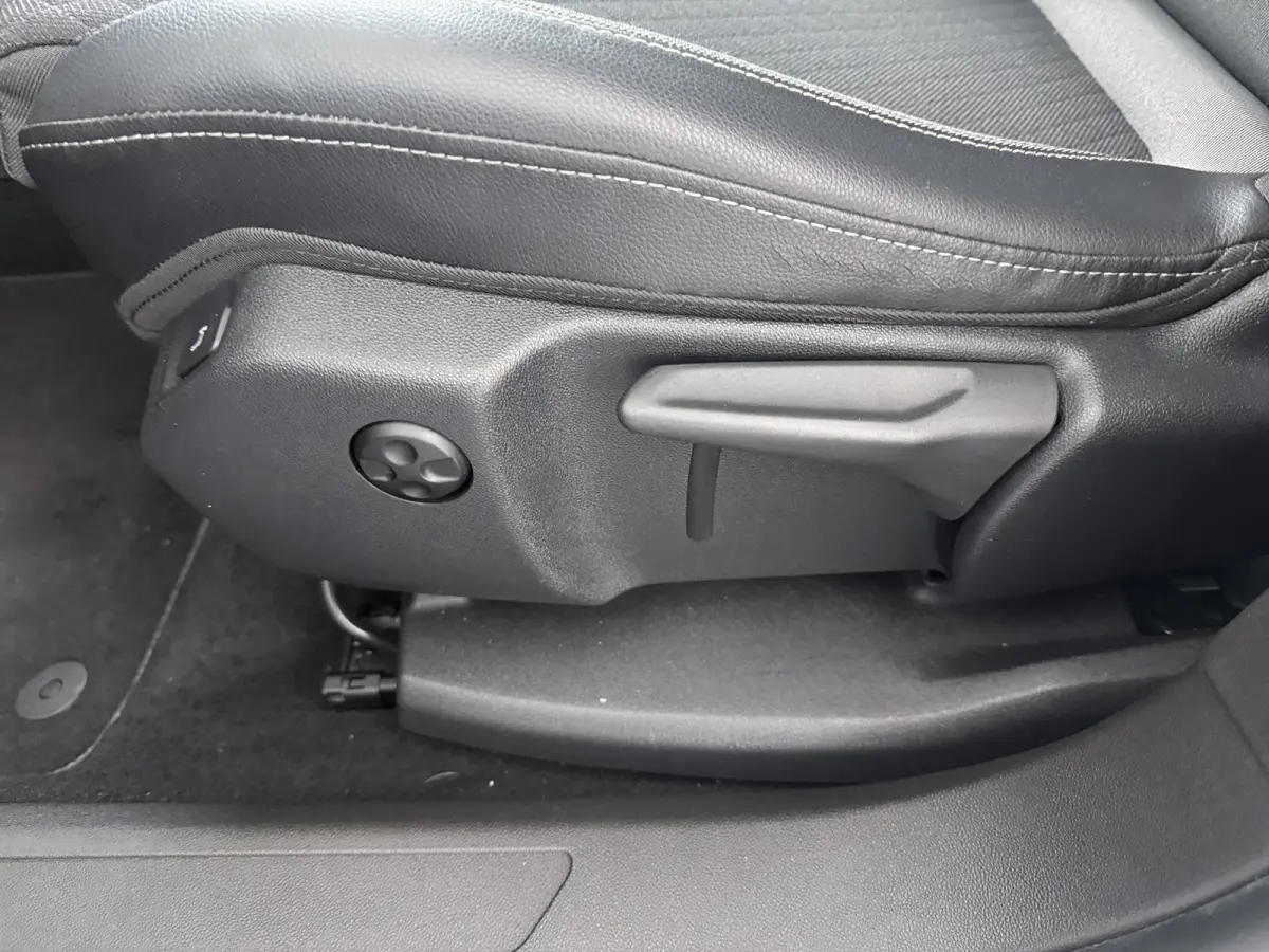 1.6 Turbo Hybrid Business Edition / Navigatie / Camera / Parkeersensoren / ECC / Carplay / 18'' LMV