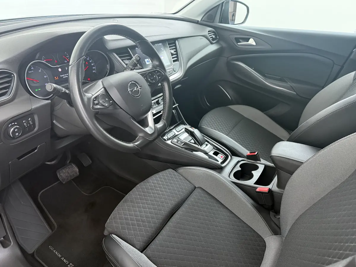 1.6 Turbo Hybrid Business Edition / Navigatie / Camera / Parkeersensoren / ECC / Carplay / 18'' LMV