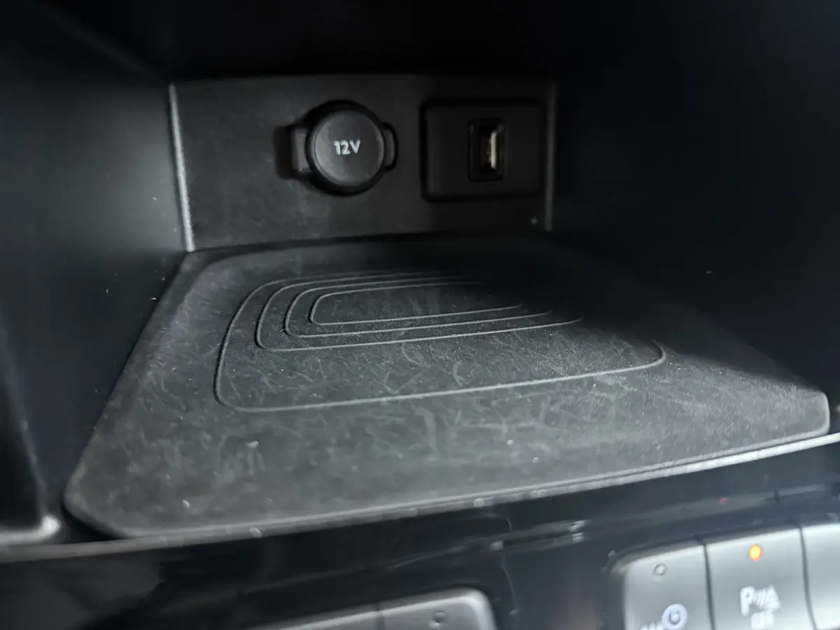 1.6 Turbo Hybrid Business Edition / Navigatie / Camera / Parkeersensoren / ECC / Carplay / 18'' LMV