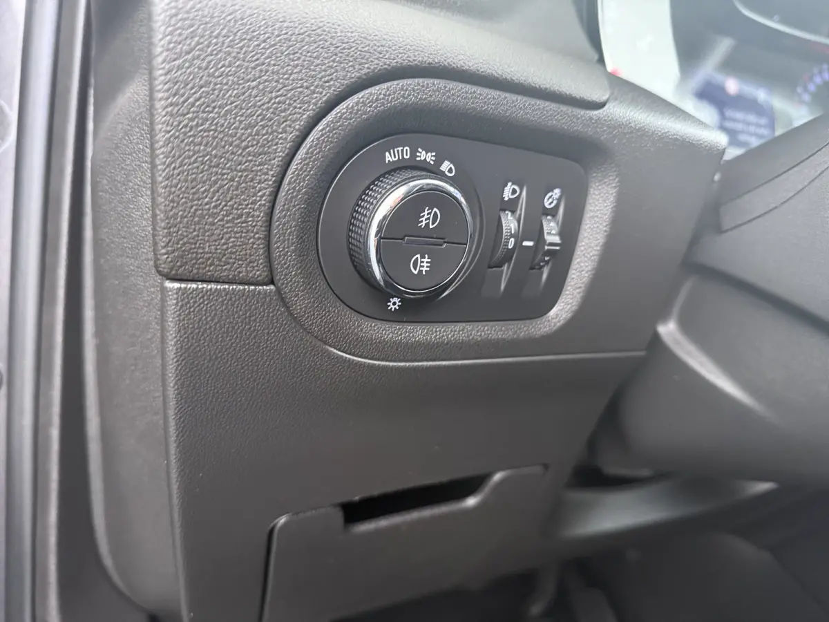 1.6 Turbo Hybrid Business Edition / Navigatie / Camera / Parkeersensoren / ECC / Carplay / 18'' LMV