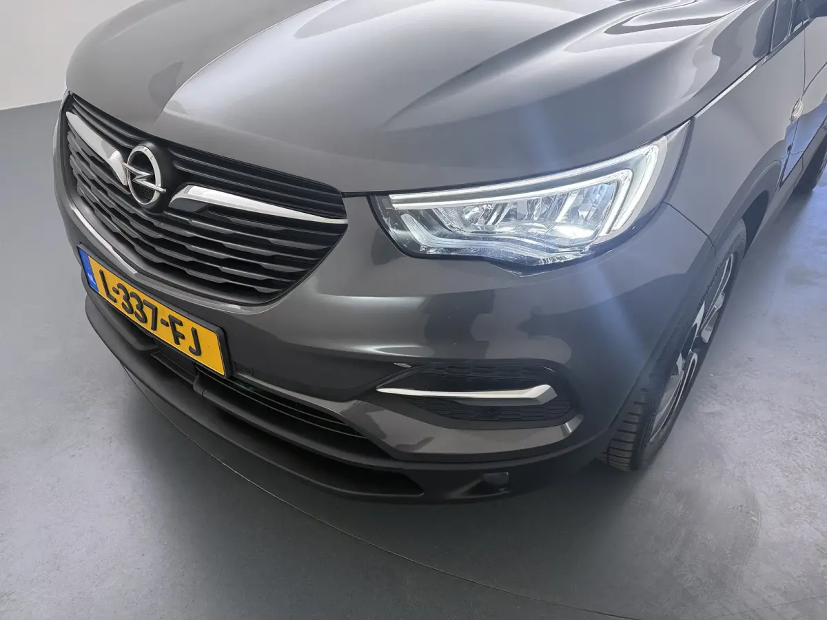 1.6 Turbo Hybrid Business Edition / Navigatie / Camera / Parkeersensoren / ECC / Carplay / 18'' LMV