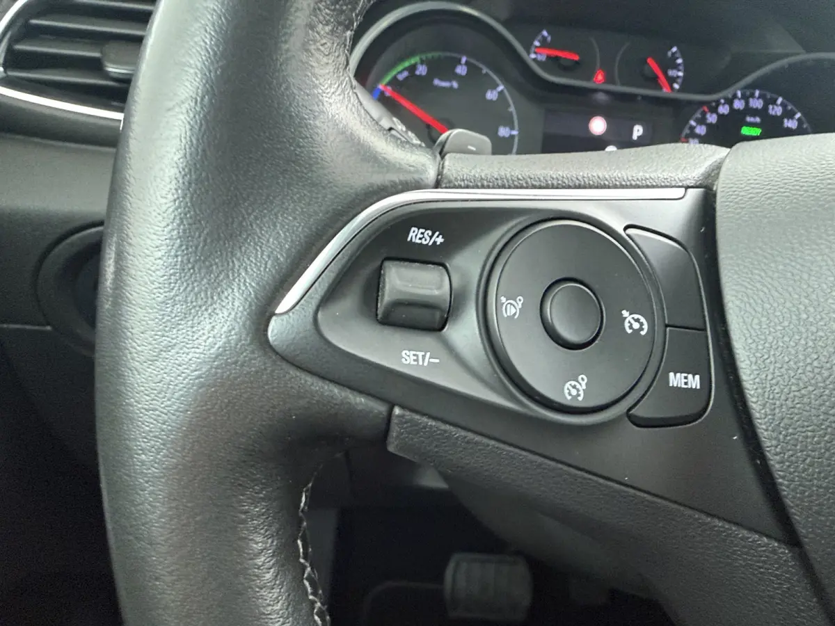 1.6 Turbo Hybrid Business Edition / Navigatie / Camera / Parkeersensoren / ECC / Carplay / 18'' LMV