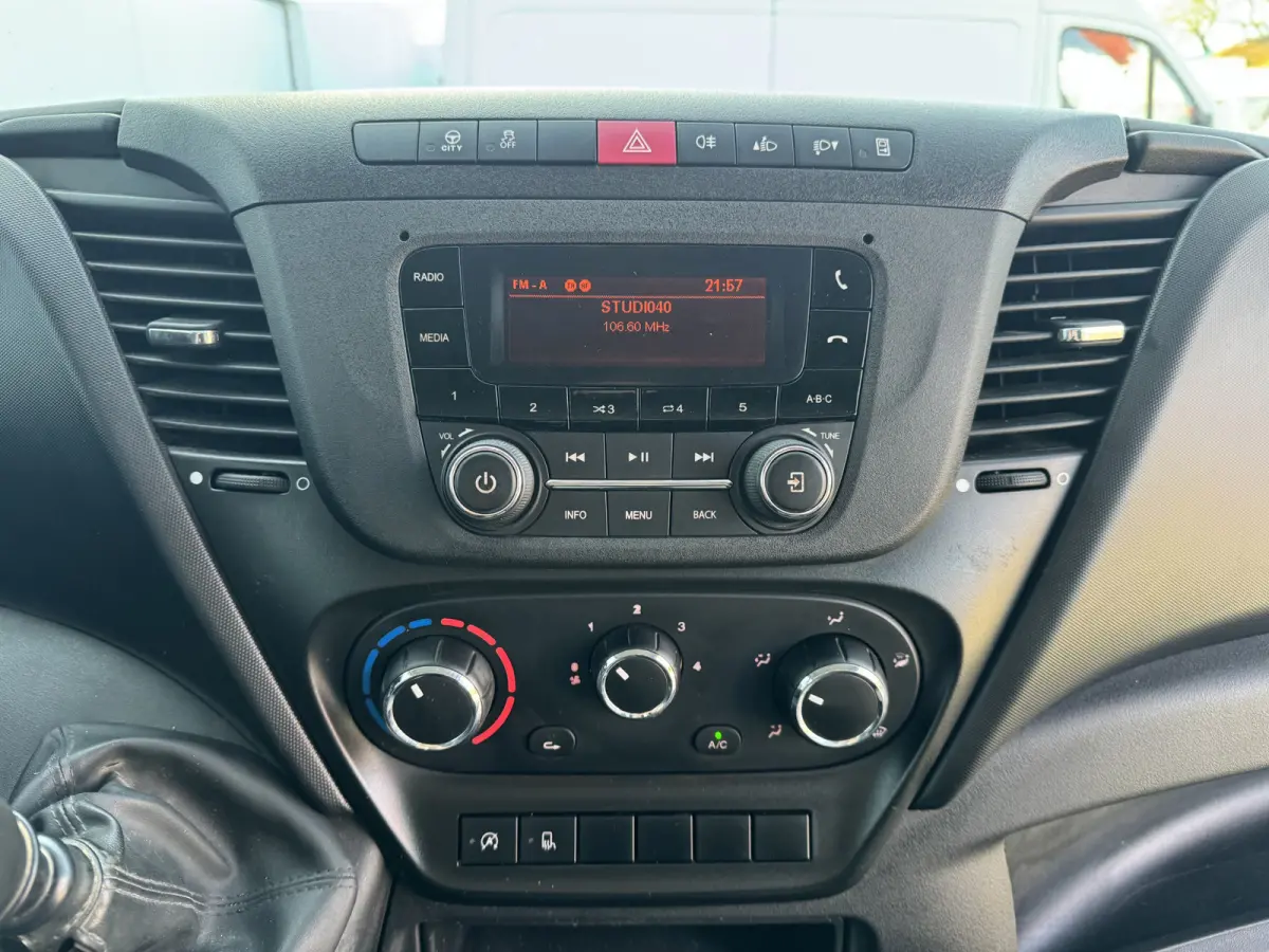 35C14 2.3 Kipper Dubbele Cabine Dubbellucht 3,5t Trekhaak 6 Stoelen Airco Cruise Control Benne Tipper