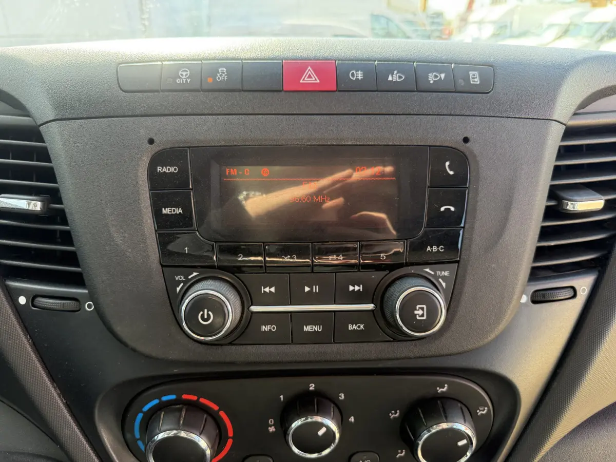 35C14 2.3 Kipper Dubbele Cabine Dubbellucht 3,5t Trekhaak 6 Stoelen Airco Cruise Control Benne Tipper