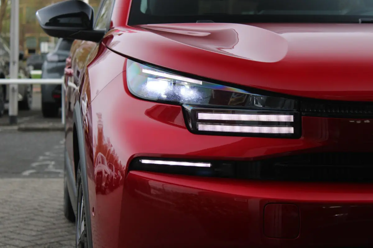 C4 1.2 HYbrid 145PK MAX | HEAD UP DISPLAY | CAMERA VOOR + ACHTER | NAVIGATIE | DRAADLOZE TELEFOONLADER | FULL LED KOPLAMPEN | DRAADLOZE APPLE CARPLAY/ANDROID AUTO | 18" LICHTMETALEN VELGEN |