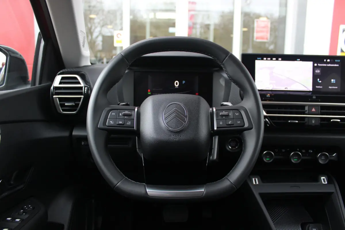 C4 1.2 HYbrid 145PK MAX | HEAD UP DISPLAY | CAMERA VOOR + ACHTER | NAVIGATIE | DRAADLOZE TELEFOONLADER | FULL LED KOPLAMPEN | DRAADLOZE APPLE CARPLAY/ANDROID AUTO | 18" LICHTMETALEN VELGEN |