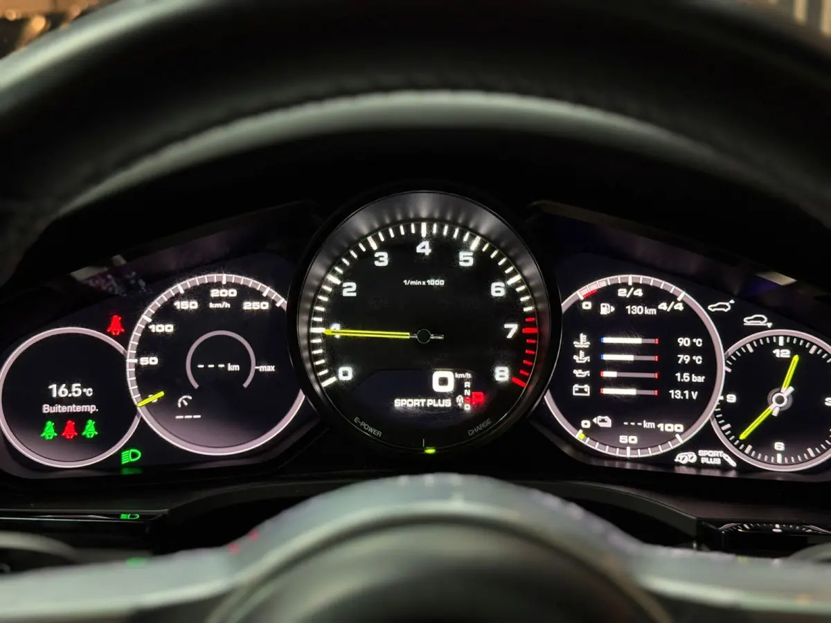 3.0 E-Hybrid|ACC|PANO|SPORTCHRONO|22''|SOFTCLOSE