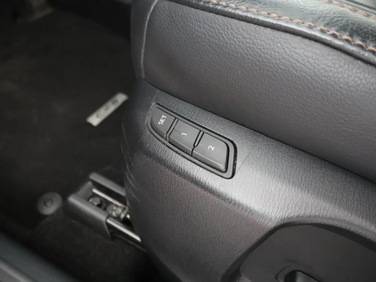 2.0 165 PK AUT. + 20 INCH LMV | LEDER | CARPLAY | BOSE | MEMORY | STUUR/STOELVERW.