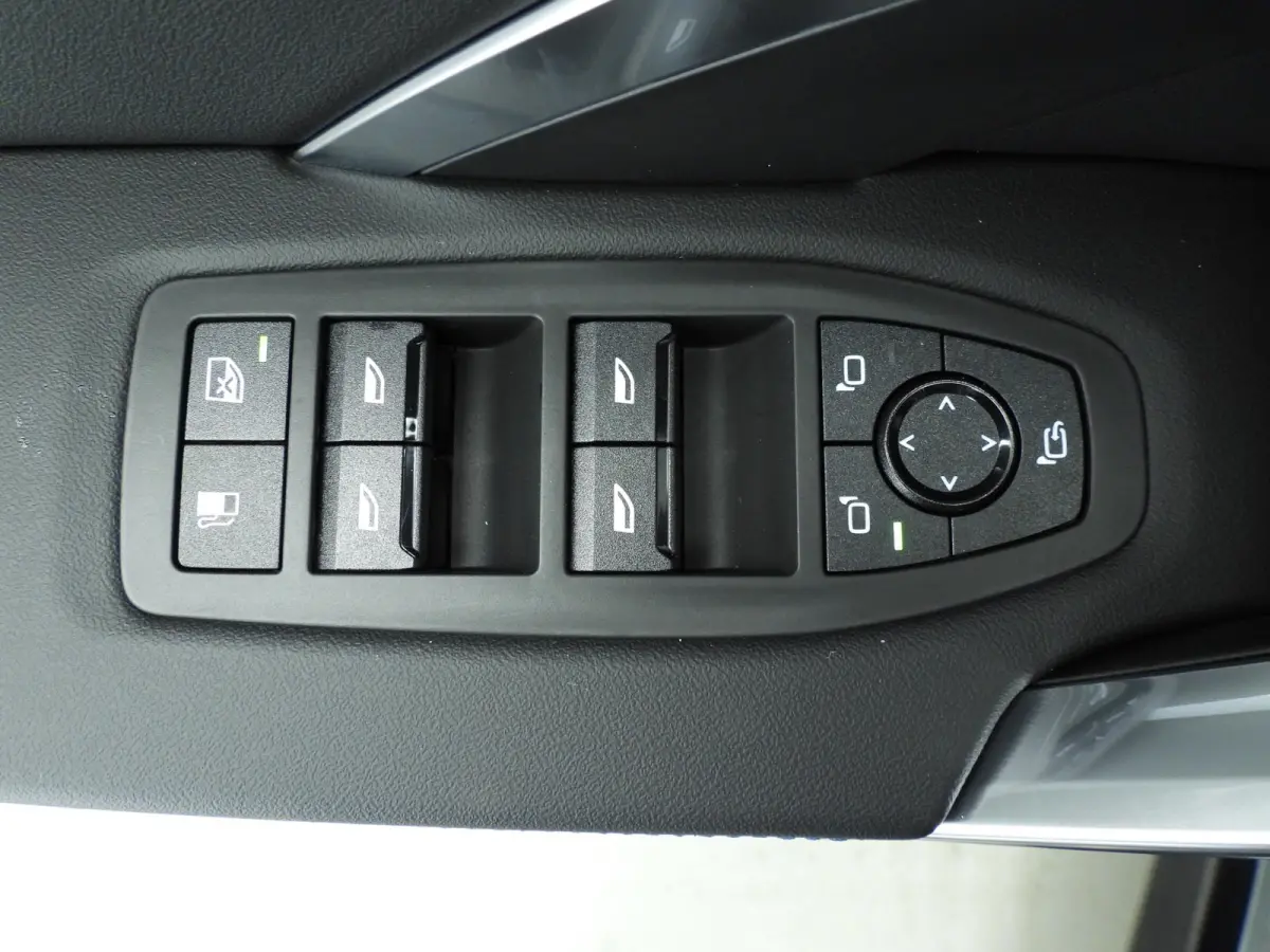 xDrive25e | M-Sportpakket | LED | HUD | Active Cruise | Trekhaak | Stoelverwarming | DAB | Harman-kardon sound | Alu 19 inch