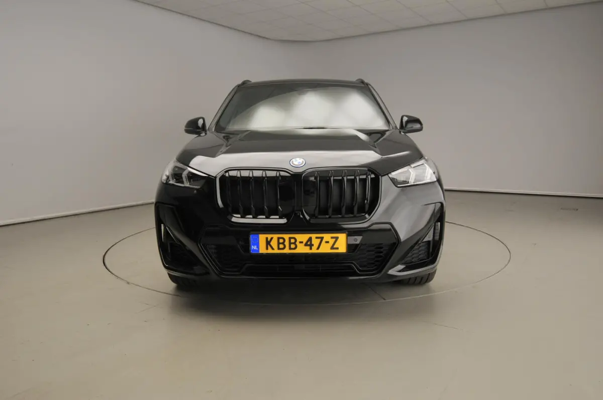 xDrive25e | M-Sportpakket | LED | HUD | Active Cruise | Trekhaak | Stoelverwarming | DAB | Harman-kardon sound | Alu 19 inch