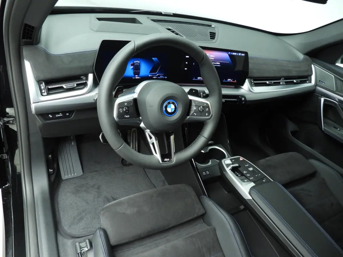 xDrive25e | M-Sportpakket | LED | HUD | Active Cruise | Trekhaak | Stoelverwarming | DAB | Harman-kardon sound | Alu 19 inch