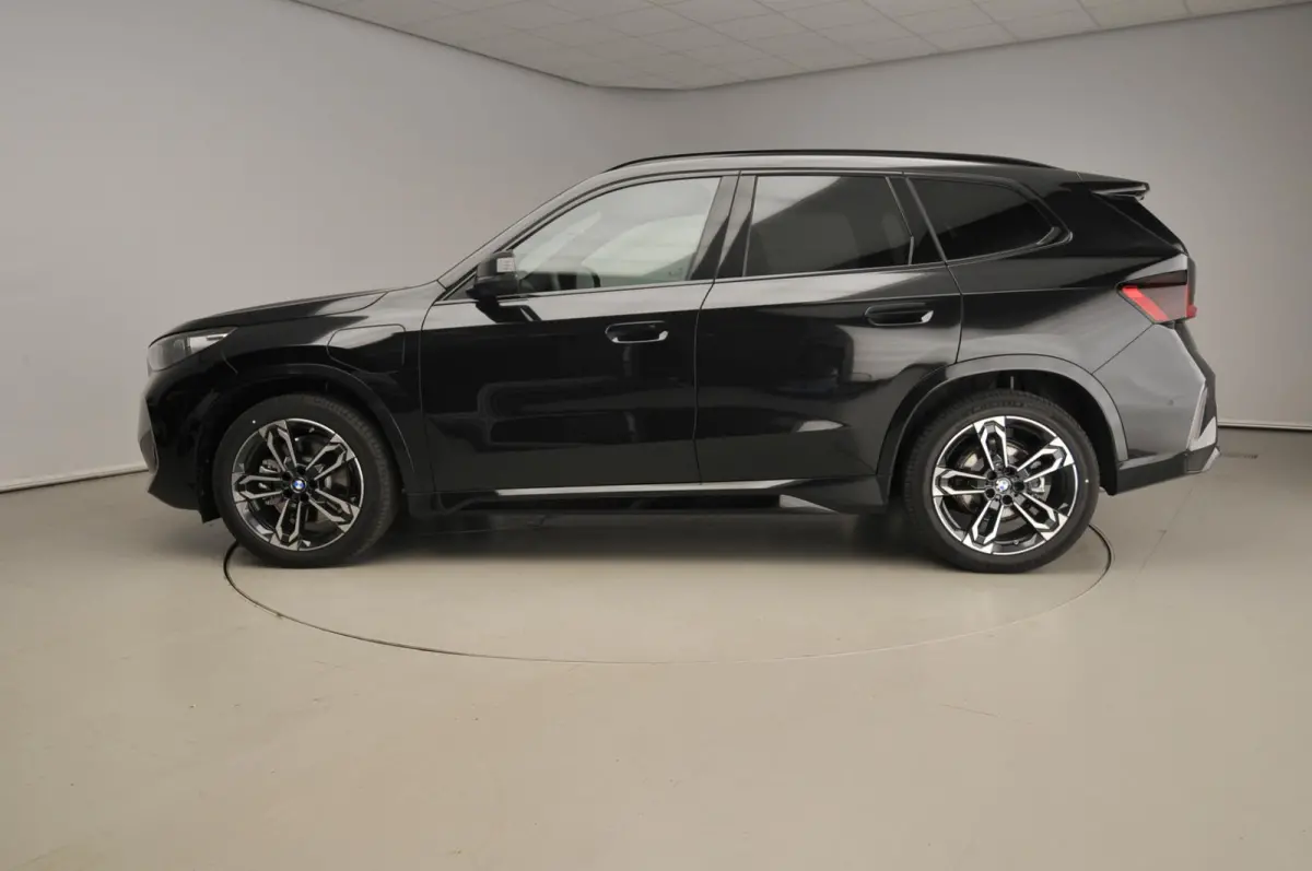 xDrive25e | M-Sportpakket | LED | HUD | Active Cruise | Trekhaak | Stoelverwarming | DAB | Harman-kardon sound | Alu 19 inch