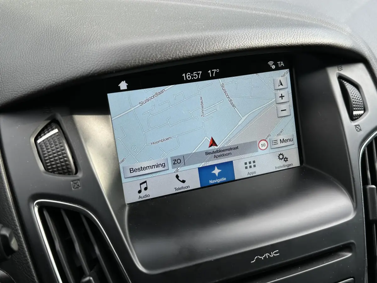 1.0 Titanium Keyless Cruise Control Stoelverw. Navi PDC 16''LM